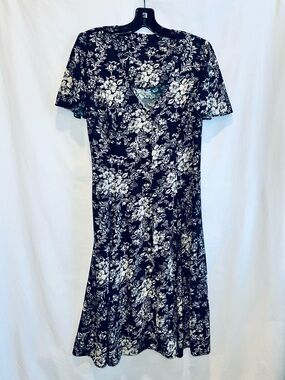 Black Floral Lace-Up Back Dress | Pearl Button Detail | Vintage Vibes
